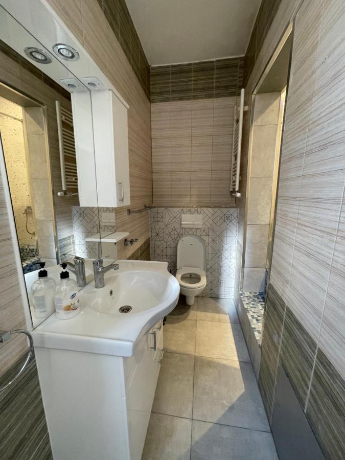 Ora-Prn, Studio Apartment In The City Centre Pristina Exteriör bild